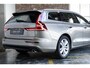Volvo V60 B3 Momentum Advantage |Adaptive Cruise Control | BLIS | Stoelverwarming | Harman Kardon Premium Audio | Parkeercamera | Parkeersensoren voor + achter | Dealeronhouden | Navigatie | Apple Carplay/Android Auto
