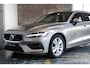 Volvo V60 B3 Momentum Advantage |Adaptive Cruise Control | BLIS | Stoelverwarming | Harman Kardon Premium Audio | Parkeercamera | Parkeersensoren voor + achter | Dealeronhouden | Navigatie | Apple Carplay/Android Auto