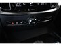 Volvo V60 B3 Momentum Advantage |Adaptive Cruise Control | BLIS | Stoelverwarming | Harman Kardon Premium Audio | Parkeercamera | Parkeersensoren voor + achter | Dealeronhouden | Navigatie | Apple Carplay/Android Auto
