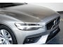 Volvo V60 B3 Momentum Advantage |Adaptive Cruise Control | BLIS | Stoelverwarming | Harman Kardon Premium Audio | Parkeercamera | Parkeersensoren voor + achter | Dealeronhouden | Navigatie | Apple Carplay/Android Auto
