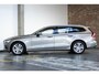 Volvo V60 B3 Momentum Advantage |Adaptive Cruise Control | BLIS | Stoelverwarming | Harman Kardon Premium Audio | Parkeercamera | Parkeersensoren voor + achter | Dealeronhouden | Navigatie | Apple Carplay/Android Auto
