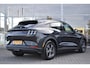 Ford Mustang Mach-E RWD 75 kWh | Climate Control | Adaptieve Cruise Control | Achteruirijcamera | Dodehoek Sensoren | Elektrischbedienbare Kofferklep | Apple Carplay/Android Auto |
