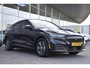 Ford Mustang Mach-E RWD 75 kWh | Climate Control | Adaptieve Cruise Control | Achteruirijcamera | Dodehoek Sensoren | Elektrischbedienbare Kofferklep | Apple Carplay/Android Auto |
