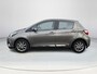 Toyota Yaris 1.5 Hybrid Executive | Navigatie | Licht metalen velgen | Parkeercamera | Armsteun voor |
