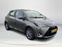 Toyota Yaris 1.5 Hybrid Executive | Navigatie | Licht metalen velgen | Parkeercamera | Armsteun voor |