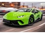 Lamborghini Huracan 5.2 V10 LP640-4 Performante 471kW/640pk DCT7 CARBON BUCKET SEATS + NAVIGATIE + LIFT + KERAMISCHE REMMEN + CENTRE LOCKS + FORGED CARBON INTERIEUR + ACHTERSPOILER + ALA + ALCANTARA + LED VERLICHTING + CAMERA + 20" LM-VELGEN!!