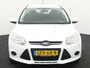 Ford Focus 1.0 EcoBoost Edition Airco, Anti doorSlip Regeling, Bluetooth, Boordcomputer, Cruise control, Elek. Stabiliteits Programma, Start/stop systeem De Ford Focus 1.0 EcoBoost Edition combineert slimme technologie met sportief rijplezier. Compact van buiten, verrassend ruim van binnen, met alles wat je nodig hebt voor comfortabele ritten
