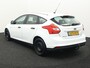 Ford Focus 1.0 EcoBoost Edition Airco, Anti doorSlip Regeling, Bluetooth, Boordcomputer, Cruise control, Elek. Stabiliteits Programma, Start/stop systeem De Ford Focus 1.0 EcoBoost Edition combineert slimme technologie met sportief rijplezier. Compact van buiten, verrassend ruim van binnen, met alles wat je nodig hebt voor comfortabele ritten