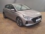 Hyundai i20 1.0 T-GDI Comfort Camera | Stuur & Stoelverwarming | 16" Lichtmetaal | Carplay | Airco | Cruise | DAB | Digitaal Dashboard | Achteruitrijcamera | Airco | Apple Carplay/Android Auto|telefoonintegratie premium