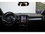 Volvo XC40 B4 197PK AUT7 Plus Dark | Premium audio by Harman Kardon | Power Seats incl. Memory | Verwarmbare voorstoelen + stuurwiel | Parkeercamera achter | Park Assist voor + achter | Apple Carplay | 18" Lichtmetalen wielen