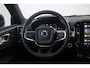 Volvo XC40 B4 197PK AUT7 Plus Dark | Premium audio by Harman Kardon | Power Seats incl. Memory | Verwarmbare voorstoelen + stuurwiel | Parkeercamera achter | Park Assist voor + achter | Apple Carplay | 18" Lichtmetalen wielen
