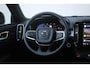 Volvo XC40 B4 197PK AUT7 Plus Dark | Premium audio by Harman Kardon | Power Seats | Verwarmbare voorstoelen + stuurwiel | Parkeercamera achter | Park Assist voor + achter | Apple Carplay | 18" Lichtmetalen wielen