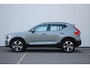 Volvo XC40 B4 197PK AUT7 Plus Dark | Premium audio by Harman Kardon | Power Seats | Verwarmbare voorstoelen + stuurwiel | Parkeercamera achter | Park Assist voor + achter | Apple Carplay | 18" Lichtmetalen wielen