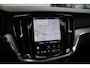 Volvo V60 T6 350PK Plug-in hybrid AWD Plus Bright | Adaptieve Cruise Control met Pilot Assist | Premium audio by Harman Kardon | 360 graden camera | 19" Lichtmetalen velgen | Panoramisch schuif-/kanteldak | Stoelverwarming | Elektrische voorstoelen met geheugen | Stuurwielverwarming | Semi-elektrische trekhaak |