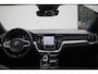 Volvo V60 T6 350PK Plug-in hybrid AWD Plus Bright | Adaptieve Cruise Control met Pilot Assist | Premium audio by Harman Kardon | 360 graden camera | 19" Lichtmetalen velgen | Panoramisch schuif-/kanteldak | Stoelverwarming | Elektrische voorstoelen met geheugen | Stuurwielverwarming | Semi-elektrische trekhaak |