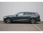 Volvo V60 T6 350PK Plug-in hybrid AWD Plus Bright | Adaptieve Cruise Control met Pilot Assist | Premium audio by Harman Kardon | 360 graden camera | 19" Lichtmetalen velgen | Panoramisch schuif-/kanteldak | Stoelverwarming | Elektrische voorstoelen met geheugen | Stuurwielverwarming | Semi-elektrische trekhaak |