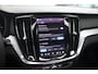 Volvo V60 T6 350PK Plug-in hybrid AWD Plus Bright | Adaptieve Cruise Control met Pilot Assist | Premium audio by Harman Kardon | 360 graden camera | 19" Lichtmetalen velgen | Panoramisch schuif-/kanteldak | Stoelverwarming | Elektrische voorstoelen met geheugen | Stuurwielverwarming | Semi-elektrische trekhaak |