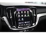 Volvo V60 T6 350PK Plug-in hybrid AWD Plus Bright | Adaptieve Cruise Control met Pilot Assist | Premium audio by Harman Kardon | 360 graden camera | 19" Lichtmetalen velgen | Panoramisch schuif-/kanteldak | Stoelverwarming | Elektrische voorstoelen met geheugen | Stuurwielverwarming | Semi-elektrische trekhaak |