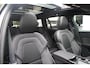 Volvo V60 T6 350PK Plug-in hybrid AWD Plus Bright | Adaptieve Cruise Control met Pilot Assist | Premium audio by Harman Kardon | 360 graden camera | 19" Lichtmetalen velgen | Panoramisch schuif-/kanteldak | Stoelverwarming | Elektrische voorstoelen met geheugen | Stuurwielverwarming | Semi-elektrische trekhaak |