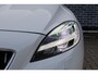 Volvo V40 1.5 T2 Nordic+ | Climate Control | Stoelverwarming | Afn. trekhaak | Panoramadak | Volvo Guard Alarm | Parkeerverwarming | Lederen bekleding | Elektr. verstelbare bestuurdersstoel incl. memory | Volvo on Call | LED koplampen | Key-less entry | Parkeersensoren voor + achter | Parkeercamera | All seasonbanden | High Performance Audio |