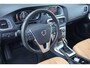 Volvo V40 1.5 T2 Nordic+ | Climate Control | Stoelverwarming | Afn. trekhaak | Panoramadak | Volvo Guard Alarm | Parkeerverwarming | Lederen bekleding | Elektr. verstelbare bestuurdersstoel incl. memory | Volvo on Call | LED koplampen | Key-less entry | Parkeersensoren voor + achter | Parkeercamera | All seasonbanden | High Performance Audio |