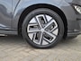 Hyundai Kona Electric EV Comfort Smart 64 kWh Automaat / Accu SOH 100% / Fabrieksgarantie tot 09-2026 / Dealer onderhouden / WLTP bereik 484 km bereik stad 660 km / Stuur en Stoelverwarming / Allseason banden / Adaptief / Achteruitrijcamera /