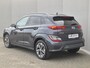 Hyundai Kona Electric EV Comfort Smart 64 kWh Automaat / Accu SOH 100% / Fabrieksgarantie tot 09-2026 / Dealer onderhouden / WLTP bereik 484 km bereik stad 660 km / Stuur en Stoelverwarming / Allseason banden / Adaptief / Achteruitrijcamera /