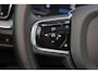 Volvo S60 Recharge T6 AWD Plus Dark - Panorama/schuifdak - IntelliSafe Assist & Surround - 360º Camera - Harman/Kardon audio - Adaptieve LED koplampen - Verwarmde voorstoelen, stuur & achterbank - Parkeersensoren voor & achter - Elektr. bedienb. voorstoelen met geheugen - Elektr. inklapbare trekhaak - 19' LMV