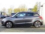 Suzuki Swift 1.2 Stijl Smart Hybrid |Trekhaak| Rijklaarprijs! | 12 Maanden Garantie | Onderhoudsbeurt | Nieuwe APK | Mobiliteitservice |