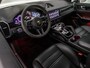 Porsche Cayenne Coupé 3.0 E-Hybrid SportDesign 463Pk Automaat (FACELIFT, SPORTCHRONO PAKKET, PANORAMADAK, ALCANTARA STUUR EN HEMEL, APPLE CARPLAY, LUCHTVERING, KUIPSTOELEN, SFEERVERLICHTING,