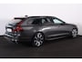 Volvo V90 T6 Recharge AWD Plus Dark - IntelliSafe Assist & Surround - 360º Camera - Harman/Kardon audio - Adaptieve LED koplampen - Verwarmde voorstoelen, stuur & achterbank - Parkeersensoren voor & achter - Elektr. bedienb. voorstoelen met geheugen - Extra getint glas - Elektr. inklapbare trekhaak - 19' LMV