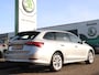 Skoda Octavia Combi 1.0 TSI 110pk Business Edition | Trekhaak | Elektrische achterklep | Getint glas achter | Parkeersensoren | Navigatie |