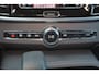 Volvo V90 T6 Recharge AWD Plus Dark - IntelliSafe Assist & Surround - Harman/Kardon audio - 360º Camera - Adaptieve LED koplampen - Verwarmde voorstoelen, stuur & achterbank - Parkeersensoren voor & achter - Elektr. bedienb. voorstoelen met geheugen - Extra getint glas - Elektr. inklapbare trekhaak - 19' LMV