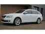 Skoda Octavia Combi 1.4 TSI 150pk DSG Style Businessline Canton Keyless Xenon 17inch LM Trekhaak Stoelverwarming *Complete Skoda* NL auto!