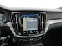 Volvo V60 2.0 T8 Recharge AWD R-Design | Panoramadak | Trekhaak | Camera | Zondag Open!