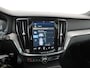 Volvo V60 2.0 T8 Recharge AWD R-Design | Panoramadak | Trekhaak | Camera | Zondag Open!