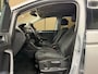 Volkswagen Touran 1.2 TSI Highline R-Line * 1e Eig / 48.169 km + NAP / Camera / Trekhaak / NL Auto *