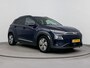 Hyundai Kona Electric EV PREMIUM 64 kWh | 3- FASE | NAVI | CLIMA | CRUISE | CAMERA | HUD | LEDER | STUUR- & STOELVERWARMING | WARMTEPOMP | PRIVACY GLASS | WLTP 481 KM! |