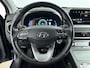 Hyundai Kona Electric EV PREMIUM 64 kWh | SoH 96% | 3- FASE | NAVI | CLIMA | CRUISE | CAMERA | HUD | LEDER | STUUR- & STOELVERWARMING | WARMTEPOMP | PRIVACY GLASS | WLTP 481 KM! |