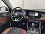 Alfa Romeo Giulia 2.0T Sprint (INCL-BTW) Aut. *PANO | LEATHER-FABRIC | XENON | ADAPTIVE-CRUISE | BLIND-SPOT | SPORTSEATS | CAMERA | NAVI-FULLMAP | DAB+ | SHIFT-PADDLES | PRIVACY-GLASS | LANE-ASSIST | BLINDSPOT | KEYLESS |