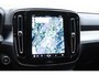 Volvo XC40 B4 211PK Automaat Plus Dark / Navigatie / Adaptive Cruise / Harman Kardon / Stuur- & Stoelverwarming / Elektrische achterklep / Achteruitrijcamera / Trekhaak / Elektrische stoelverst. met geheugen