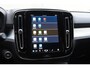Volvo XC40 B4 211PK Automaat Plus Dark / Navigatie / Adaptive Cruise / Harman Kardon / Stuur- & Stoelverwarming / Elektrische achterklep / Achteruitrijcamera / Trekhaak / Elektrische stoelverst. met geheugen