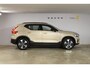 Volvo XC40 B4 211PK Automaat Plus Dark / Navigatie / Adaptive Cruise / Harman Kardon / Stuur- & Stoelverwarming / Elektrische achterklep / Achteruitrijcamera / Trekhaak / Elektrische stoelverst. met geheugen