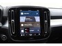 Volvo XC40 B4 211PK Automaat Plus Dark / Navigatie / Adaptive Cruise / Harman Kardon / Stuur- & Stoelverwarming / Elektrische achterklep / Achteruitrijcamera / Trekhaak / Elektrische stoelverst. met geheugen