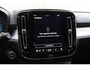 Volvo XC40 B4 211PK Automaat Plus Dark / Navigatie / Adaptive Cruise / Harman Kardon / Stuur- & Stoelverwarming / Elektrische achterklep / Achteruitrijcamera / Trekhaak / Elektrische stoelverst. met geheugen