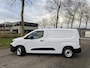 Opel Combo-e Electric L2 50kWh 136pk | ACTIE! | 8 jaar garantie | 3-zits | NAVI | Multimedia | Apple Carplay | Android Auto | Achteruitrijcamera | Parkeersensoren voor en achter | Dode hoek detectie | Surround view | Inklapbare spiegels | Licht- en regensensor | Digital cockpit | Stuurwielbediening | Mistlampen | van €31.858 voor €27.295