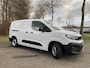 Opel Combo-e Electric L2 50kWh 136pk | ACTIE! | 8 jaar garantie | 3-zits | NAVI | Multimedia | Apple Carplay | Android Auto | Achteruitrijcamera | Parkeersensoren voor en achter | Dode hoek detectie | Surround view | Inklapbare spiegels | Licht- en regensensor | Digital cockpit | Stuurwielbediening | Mistlampen | van €31.858 voor €27.295