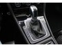 Volkswagen Golf 2.0 TSI R 4Motion / Panoramadak / Camera / Leder / Sterrenhemel / Remus uitlaat / 19'' / Navigatie / DAB / Stoelverwarming / ACC
