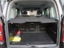 Citroën Berlingo 110 Pk Benzine 5-Persoons *Origineel Navigatie * Cruise Control * Airco * Hoge Zit * DAB Radio * Tevens Apple Car Play / Android Auto voor Maps & Spotify * Vingerhoets; Vierde Generatie Eersteklas Service, al meer dan 100 jaar........