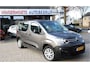 Citroën Berlingo 110 Pk Benzine 5-Persoons *Origineel Navigatie * Cruise Control * Airco * Hoge Zit * DAB Radio * Tevens Apple Car Play / Android Auto voor Maps & Spotify * Vingerhoets; Vierde Generatie Eersteklas Service, al meer dan 100 jaar........